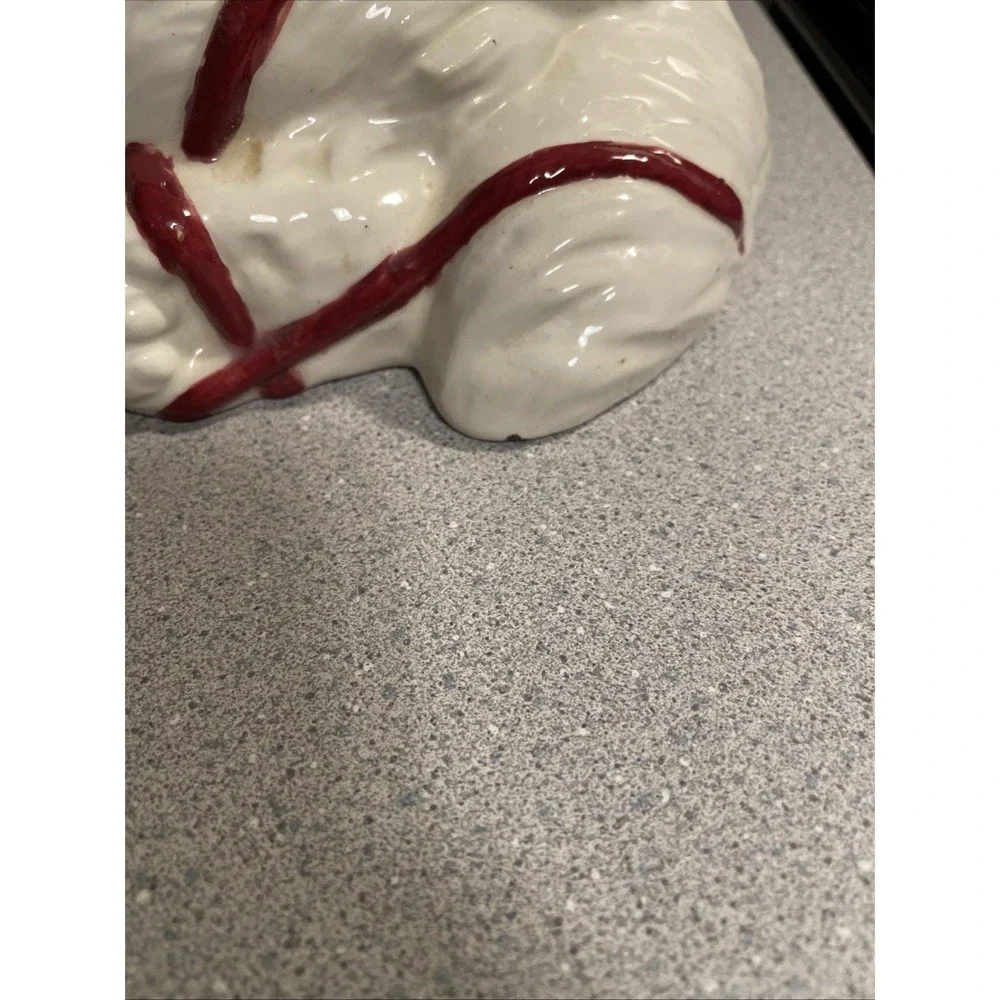 Large Vintage White Ceramic Persian Kitten Kitty Cat Playing w/ Red Yarn Figure